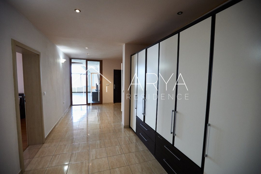 Apartament 3 camere in vila